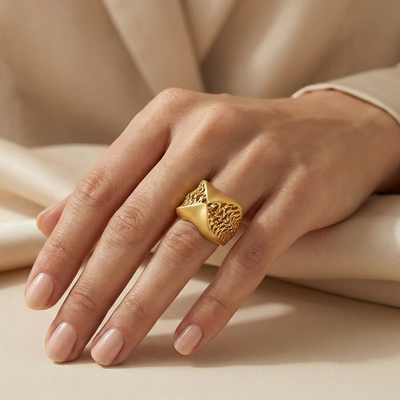 21K yellow gold wave design filigree ring for women, 5.52 grams